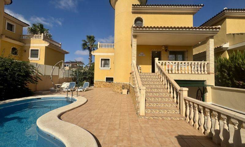 Re-sale - Villa - Villamartin