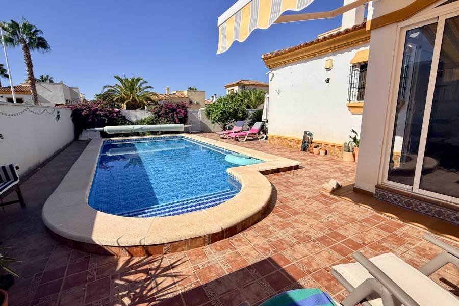 Re-sale - Villa - Hondon De Las Nieves - La Montañosa