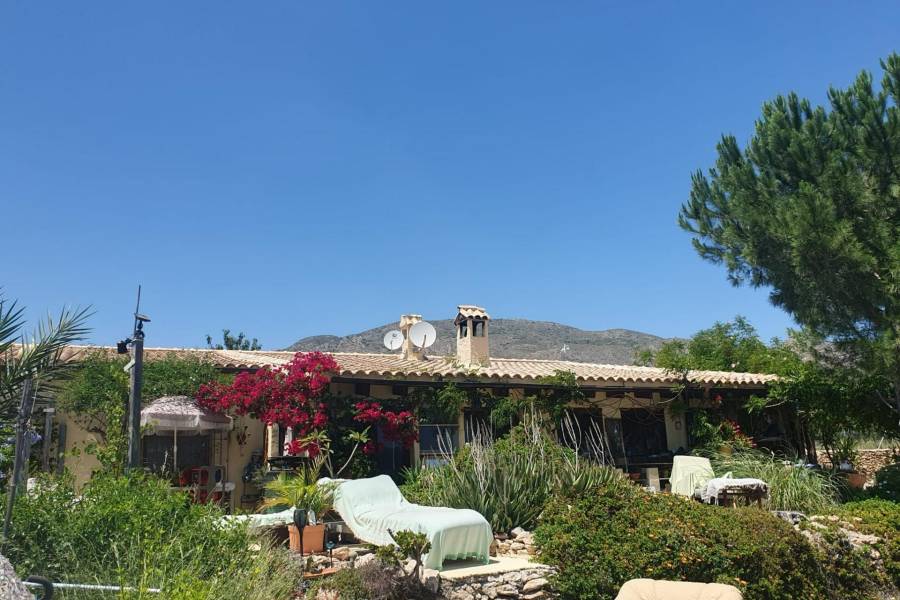 Re-sale - Country house - Hondon De Las Nieves