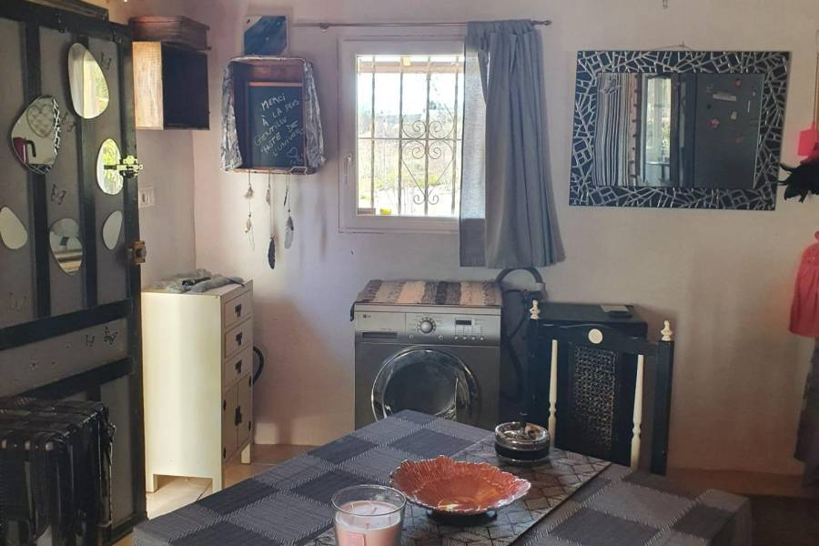 Re-sale - Country house - Hondon De Las Nieves