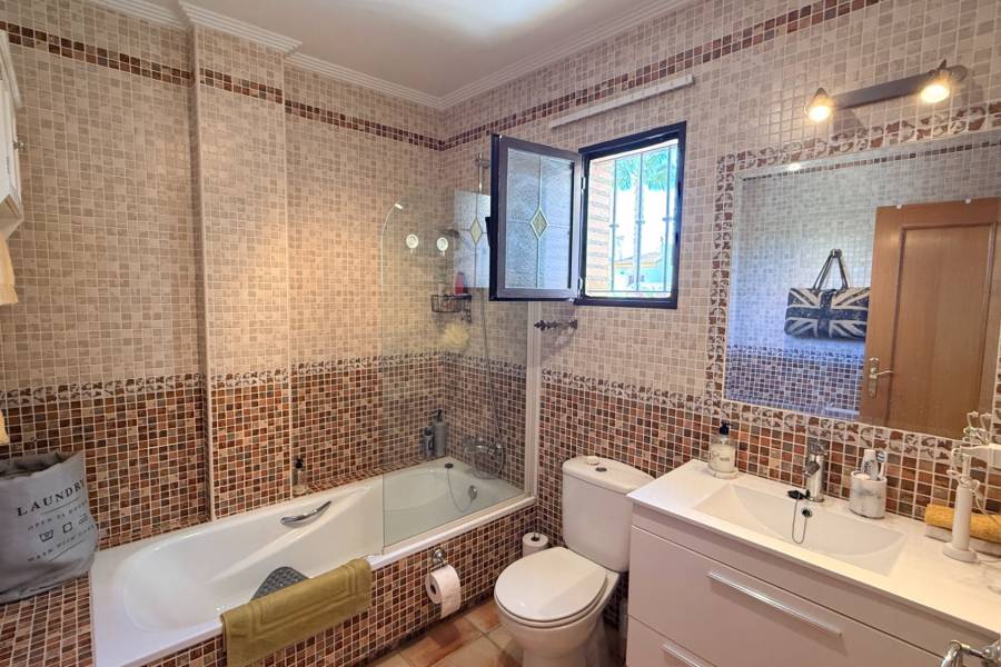 Re-sale - Villa - Hondon De Las Nieves - La Montañosa