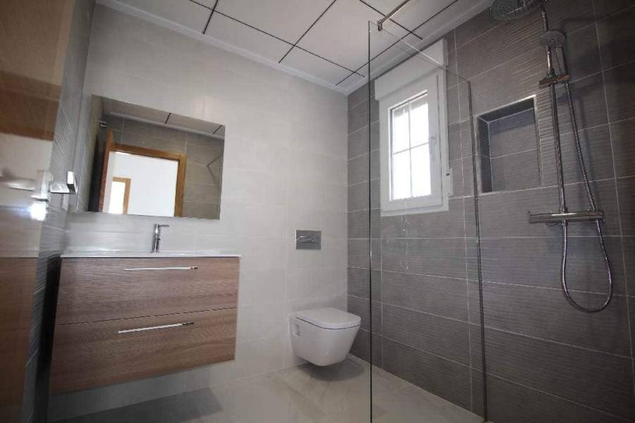 Obra Nueva - Chalet - Pinoso