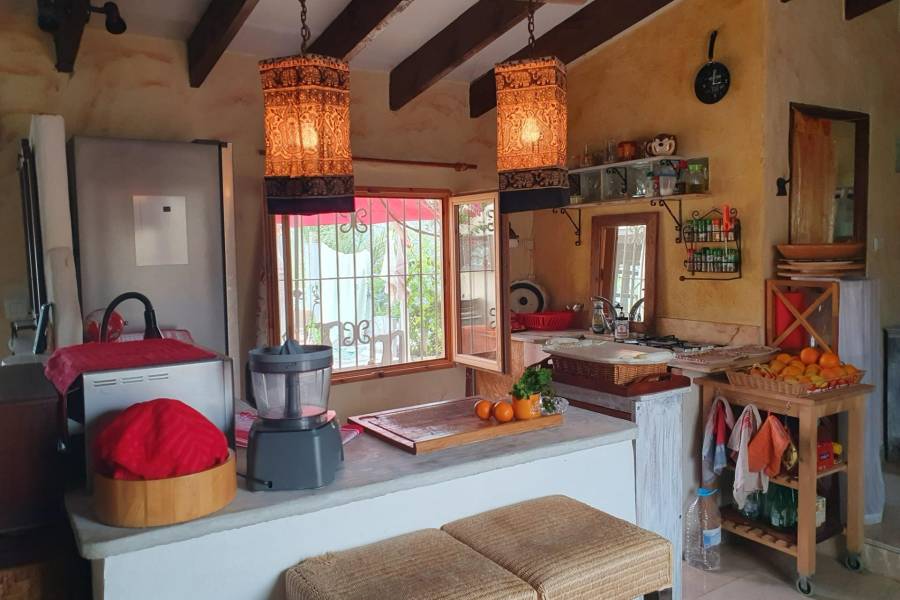 Re-sale - Country house - Hondon De Las Nieves