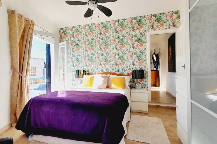 Re-sale - Villa - Playa Flamenca - Alicante