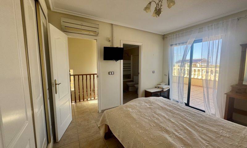 Re-sale - Villa - Villamartin