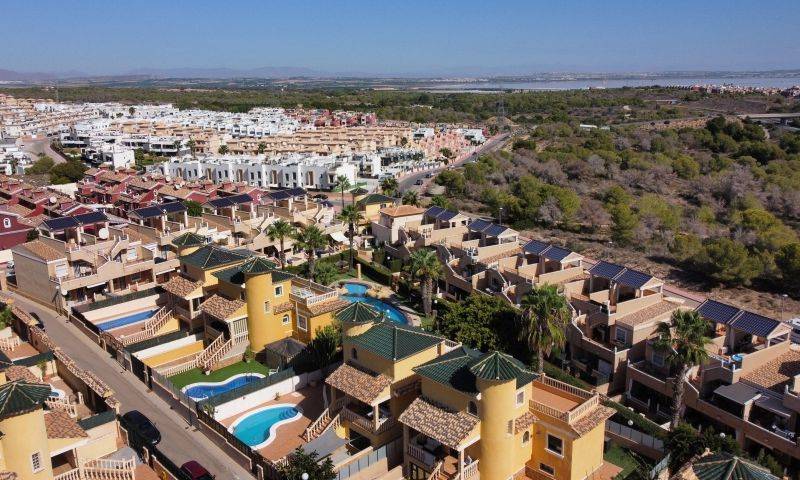 Re-sale - Villa - Villamartin