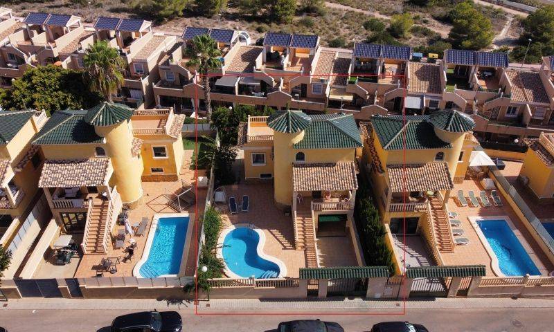 Re-sale - Villa - Villamartin