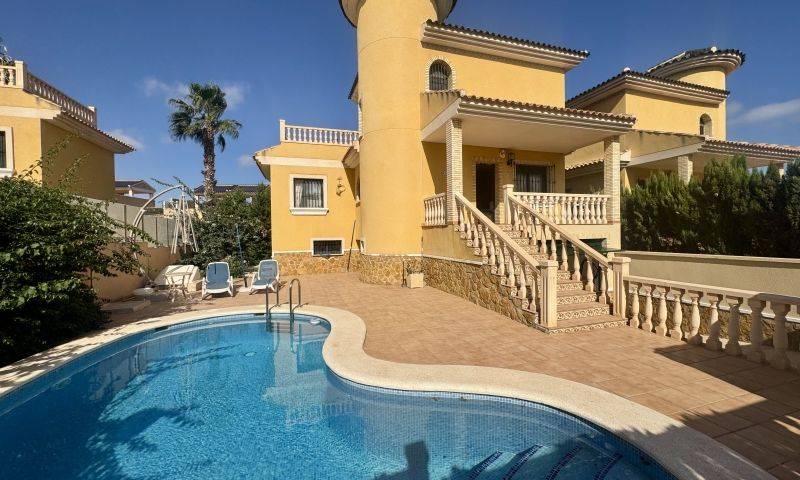 Re-sale - Villa - Villamartin
