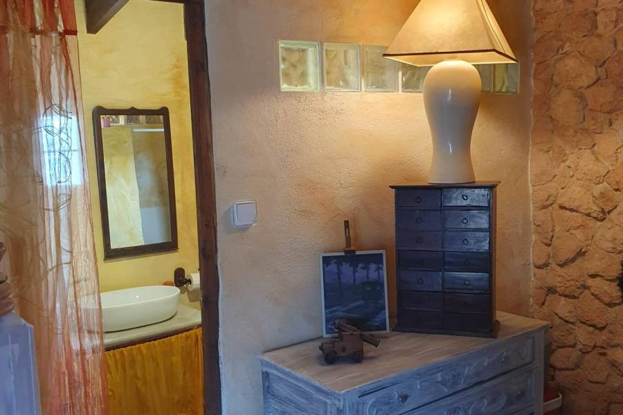 Re-sale - Country house - Hondon De Las Nieves