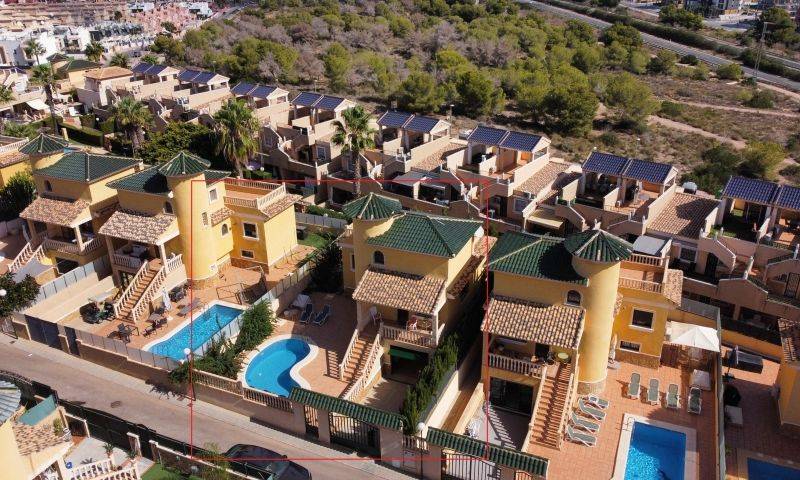 Re-sale - Villa - Villamartin