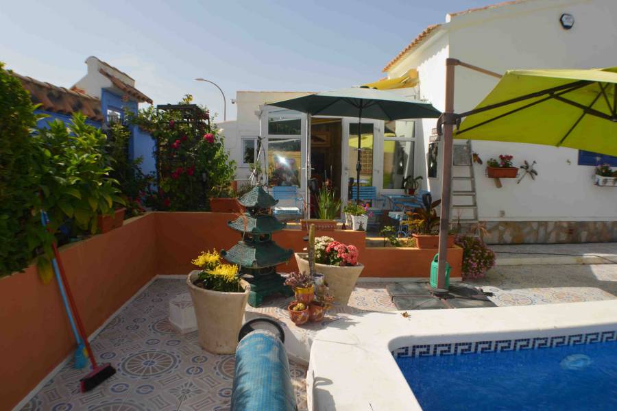 Venta - Chalet - Playa Flamenca - Alicante