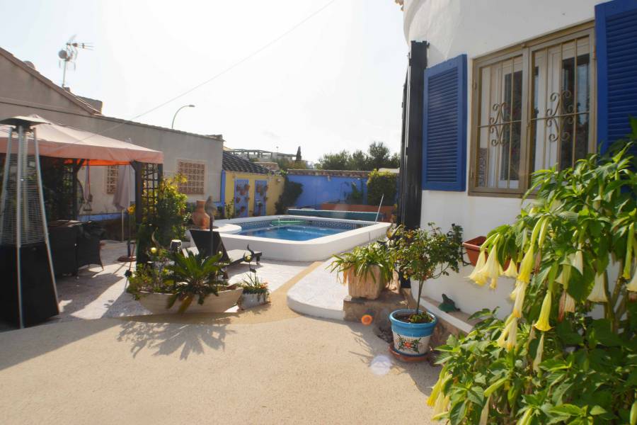 Re-sale - Villa - Playa Flamenca - Alicante