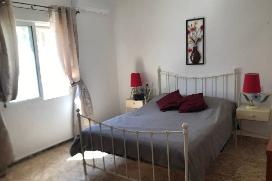Re-sale - Country house - Sax