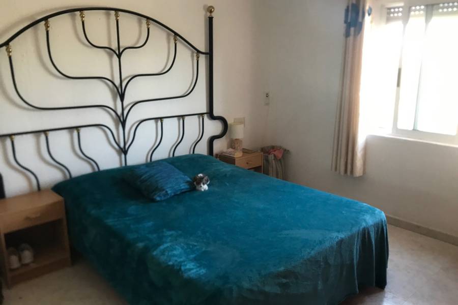 Re-sale - Country house - Sax
